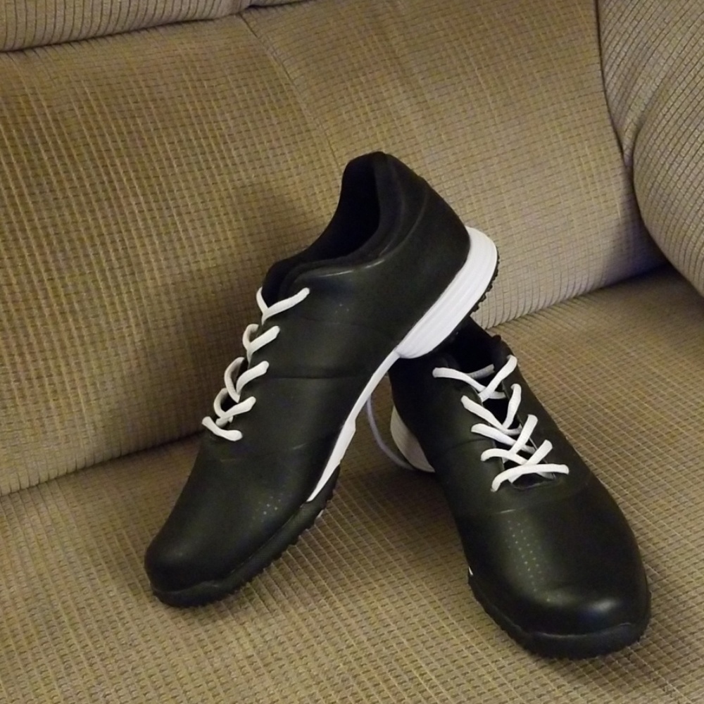 Womens Nike golf shoes- never used size 7